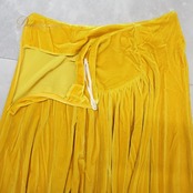 フラダンス 衣装 スカート uino! イエロー系 ハワイ製 ベロア生地 無地 シンプル アシンメトリー フリル 上品 高級感 豪華 華やか 鮮やか 明るい かわいい 黄 ハワイアン アロハ フラ ダンス レッスン 練習 シンプルスタイル