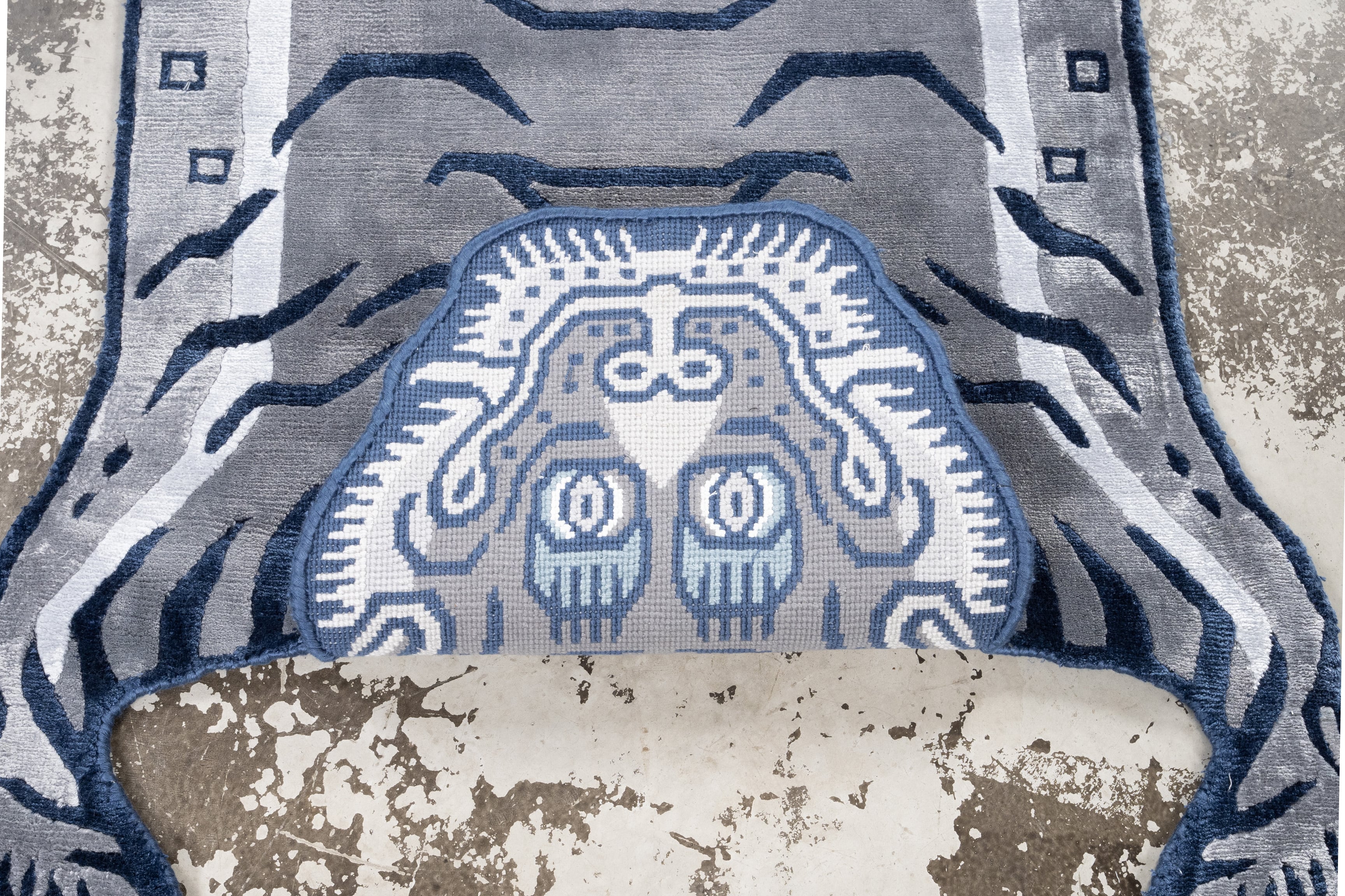 Tibetan Tiger Rug 《Mサイズ•シルク・オリジナル3・アッシュグレー115