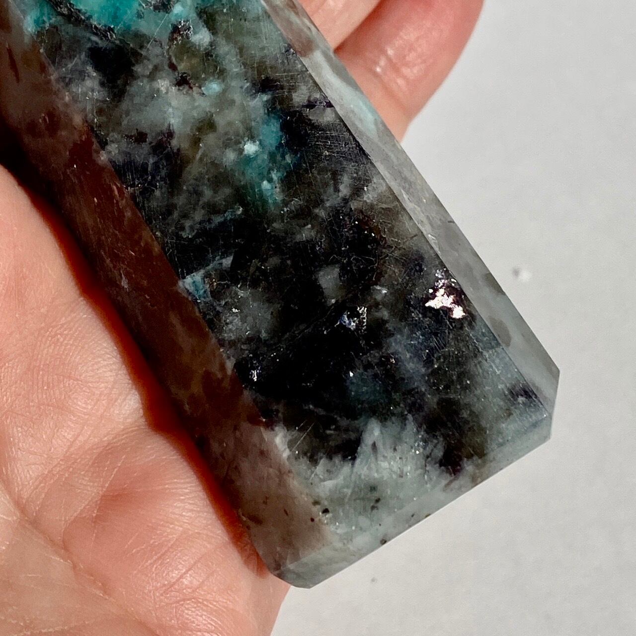 マイカ共生アマゾナイト x スモーキークォーツのポイント Amazonite x