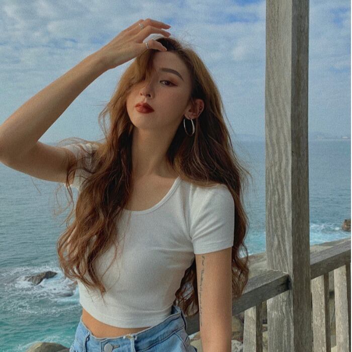 スリムシャツ サマーレッドトップス Tシャツ 夏物 ドラファッションホール1766113234