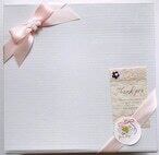 【WR-005】サーモンピンクのやさしいクリスマスリース｜雪の結晶リボン付き・アイボリー×ドライフラワー・壁掛け/インテリア・贈り物におすすめ