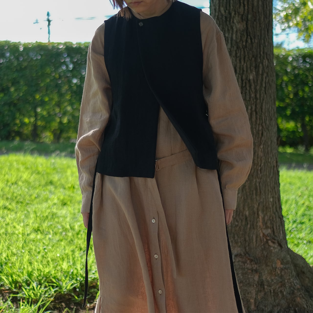 high-waisted gilet／herringbone linen 〈black〉 | SALUÉ