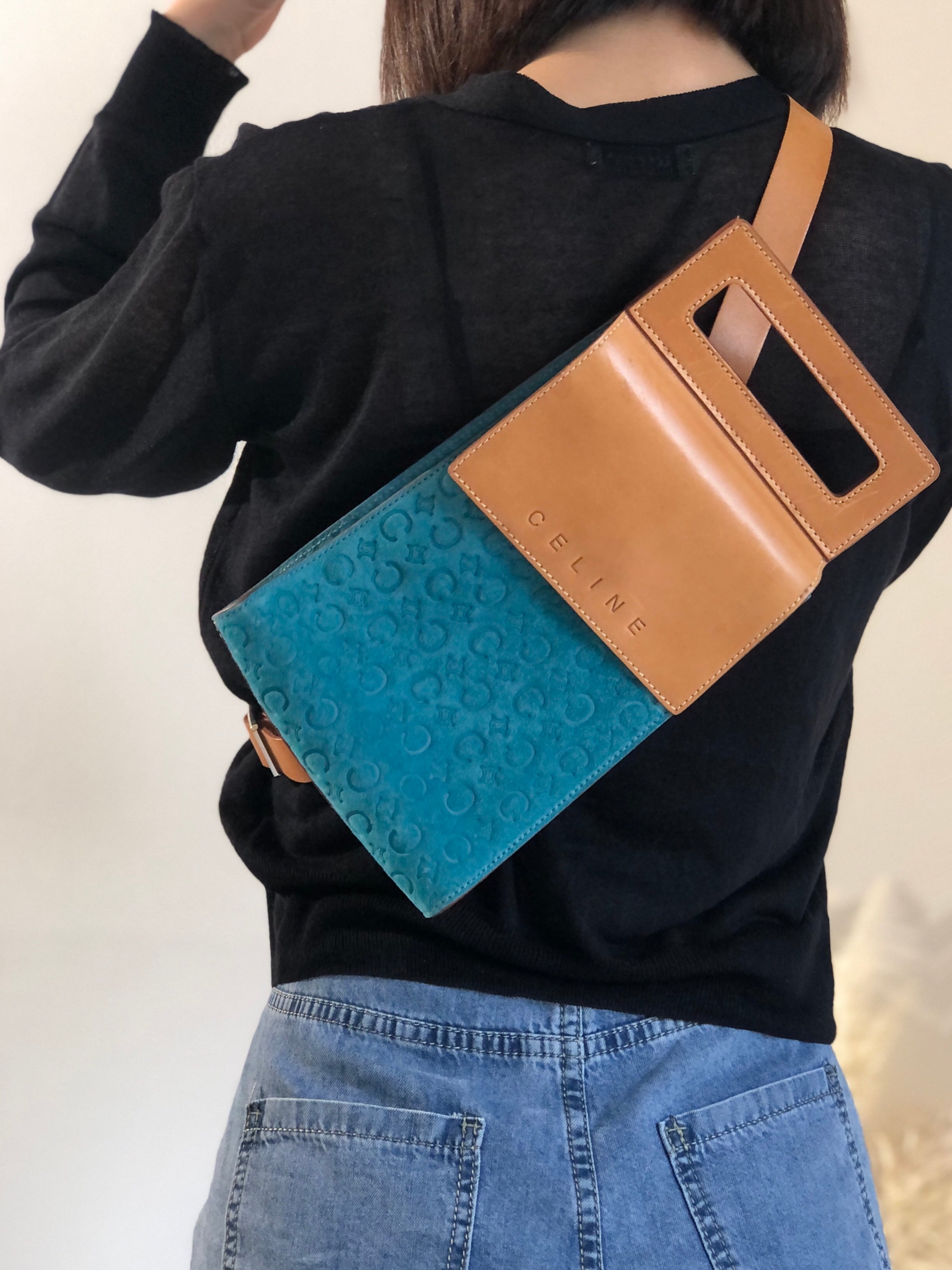 CELINE セリーヌ　Cマカダム　ロゴ型押し　スエード　ボディバッグ　ミニバッグ　ショルダーバッグ　ターコイズブルー　vintage　ヴィンテージ　 オールドセリーヌ　tr5mr6 | VintageShop solo powered by BASE