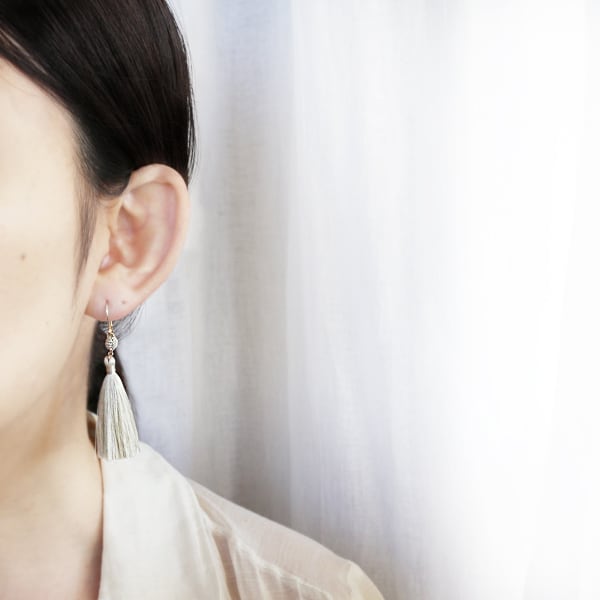 感謝価格❤️春のウッドとアイボリーレースタッセルのピアス／イヤリング 感謝価格❤️春のウッドとアイボリーレースタッセルのピアス／イヤリング