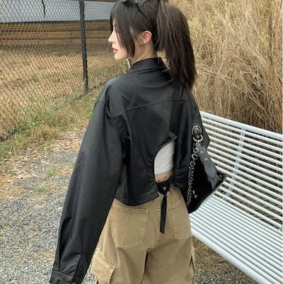 後ろ姿をおしゃれ魅せ クロップド バックシャン フェイクレザー