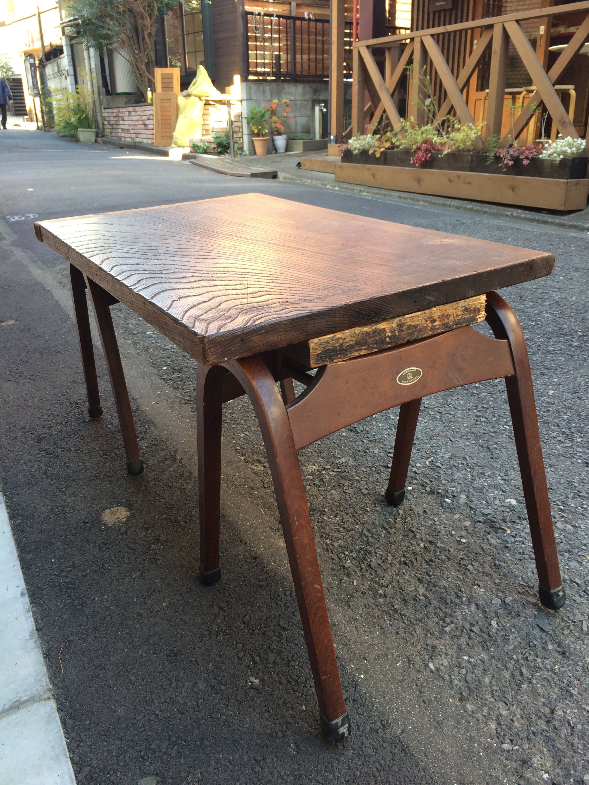 Hand made table トリノス-torinoth- 新宿区神楽坂のリサイクルショップ・古着