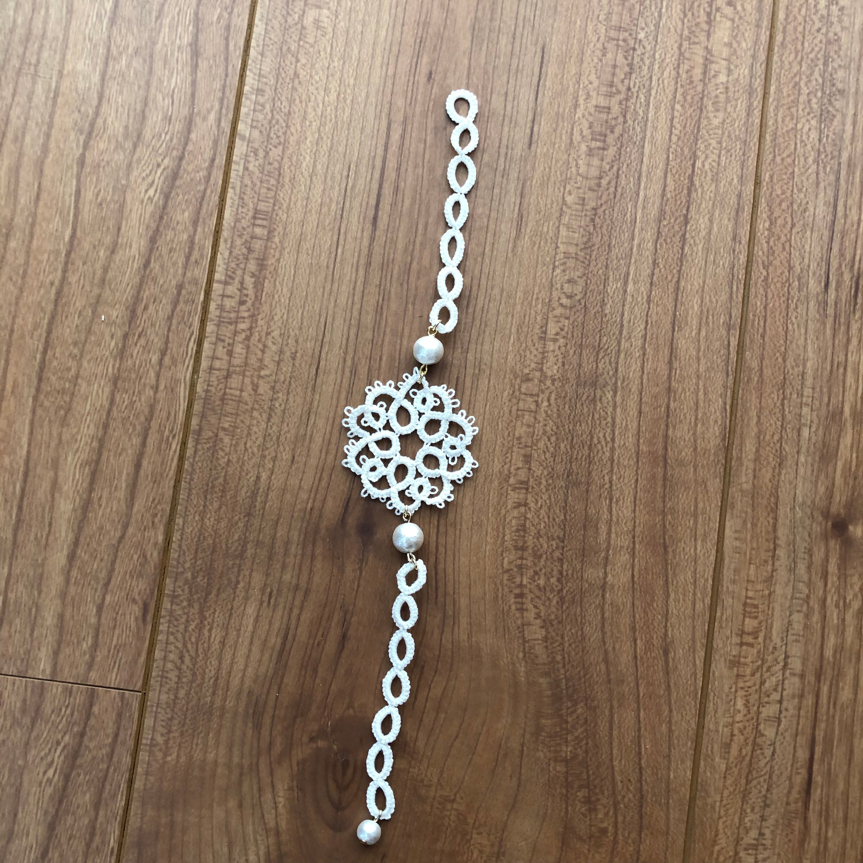 タティングレースとコットンパールのブレスレット | ビーズ刺繍の