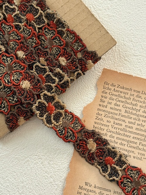フランスVintage 立体刺繍フラワーリボン 50cm／カット 幅20mm オータムカラー カルトナージュ デコレーション材 ヴィンテージトリム
