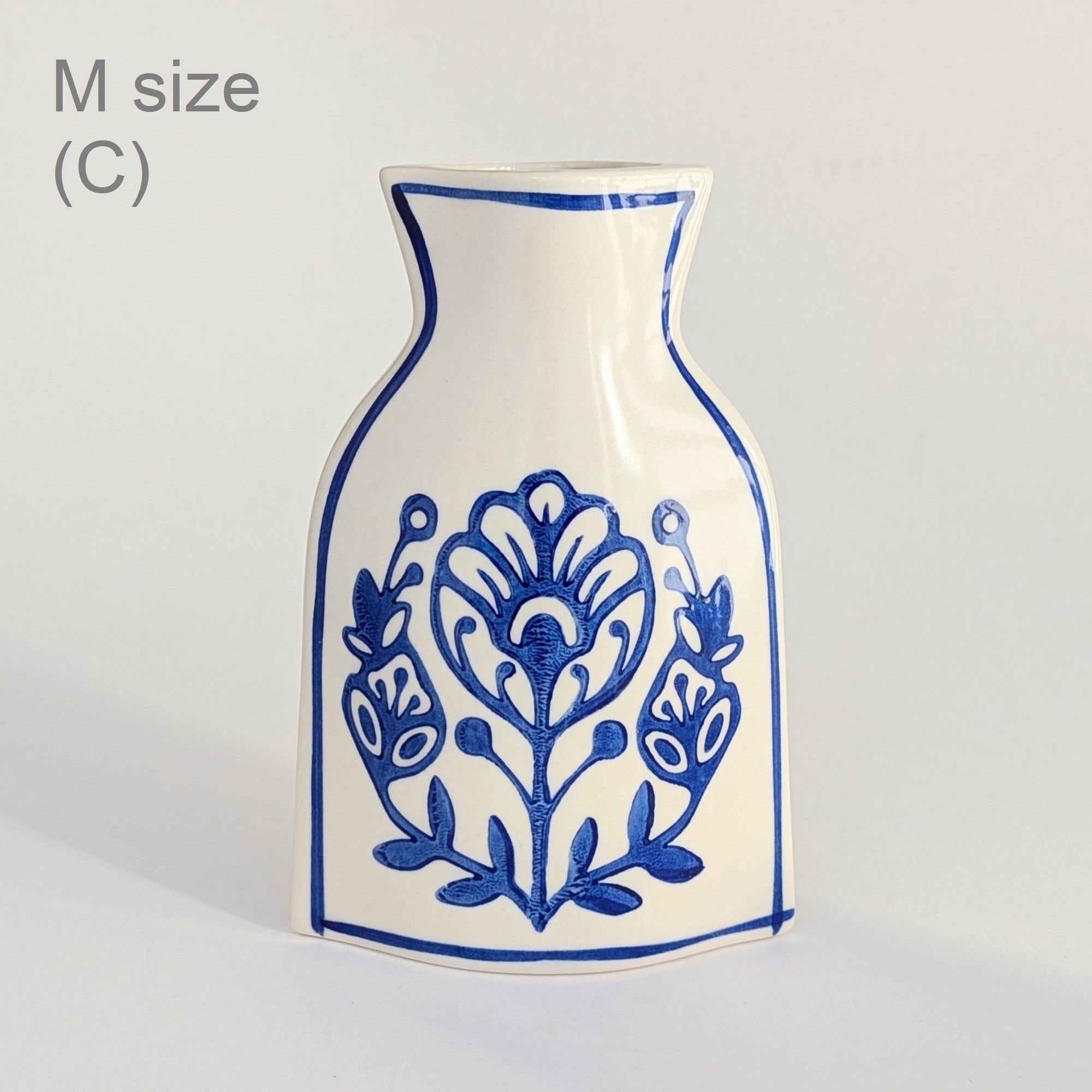 青と白のマーブル模様の花瓶 マーブル柄の花瓶（カメイガラス） – バナルオンラインショップ（BANUL