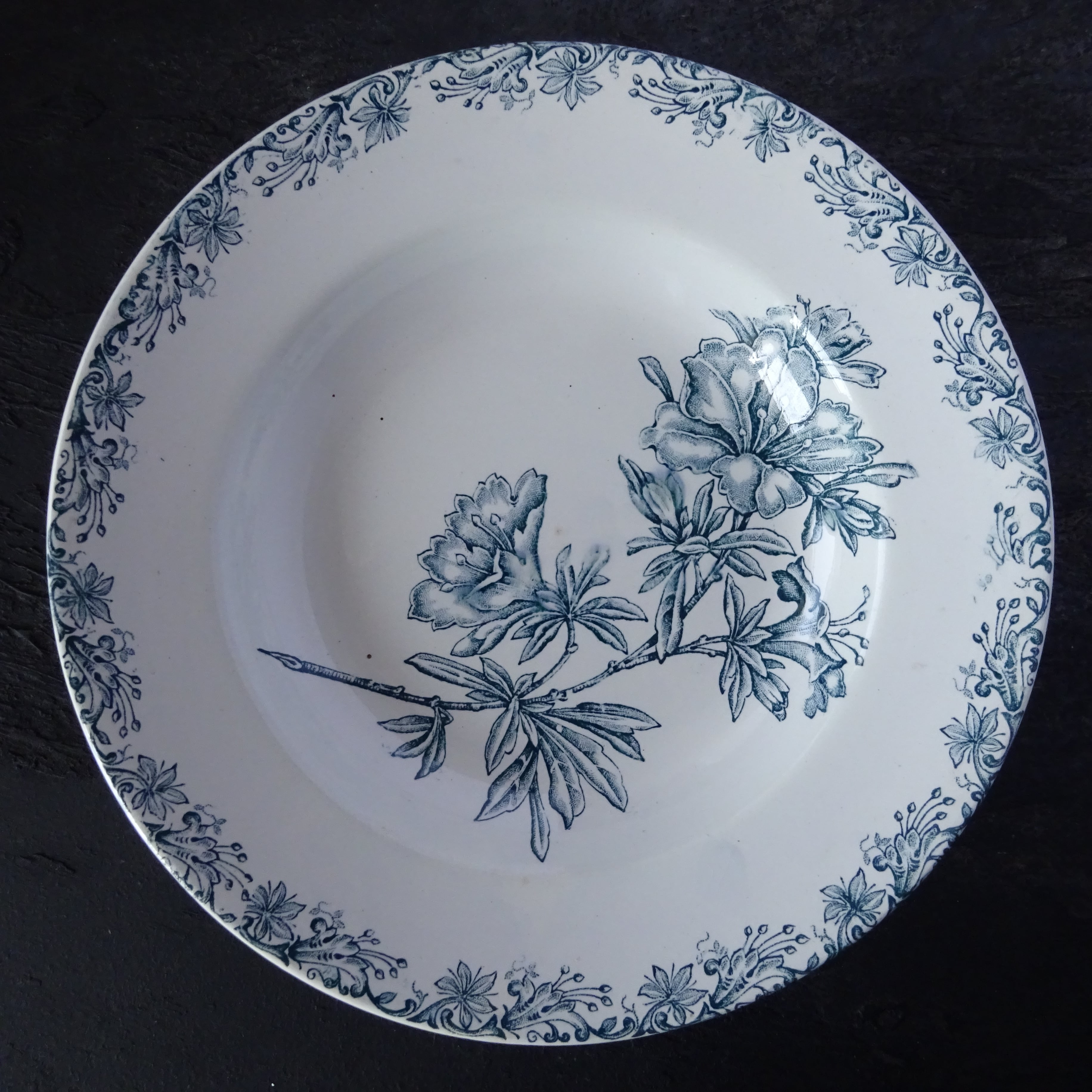 St Amand modèle《FLORE》assiette creuse (B)