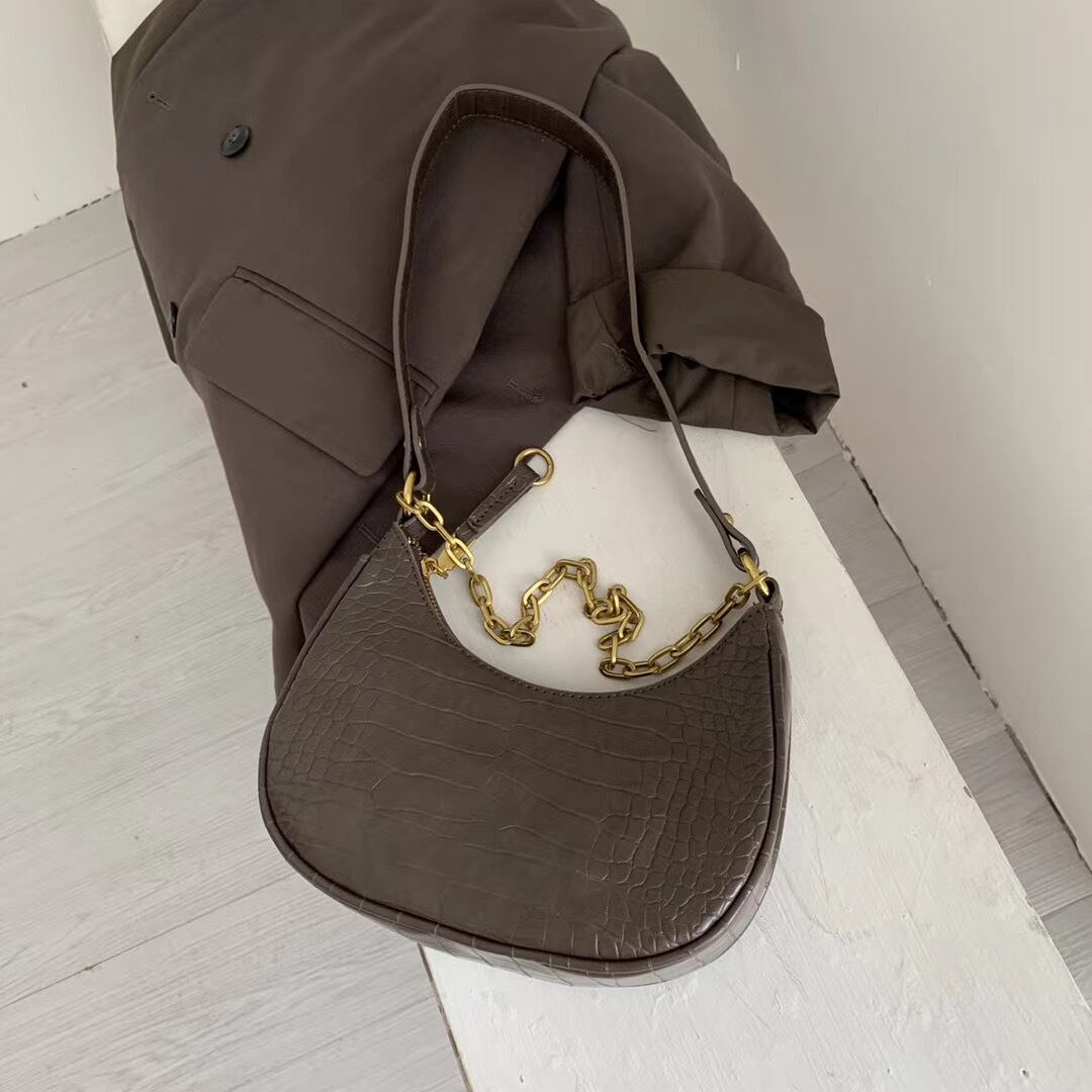 クロコ型押しショルダーバッグ