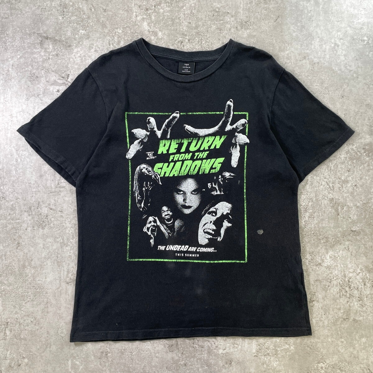 RETURN FROM THE SHADOWS プリントTシャツ メンズS 古着 ゾンビ 黒色 