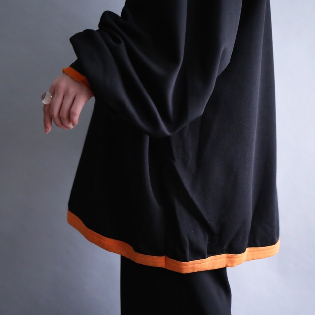 bi-color switching design over box silhouette half-zip pullover