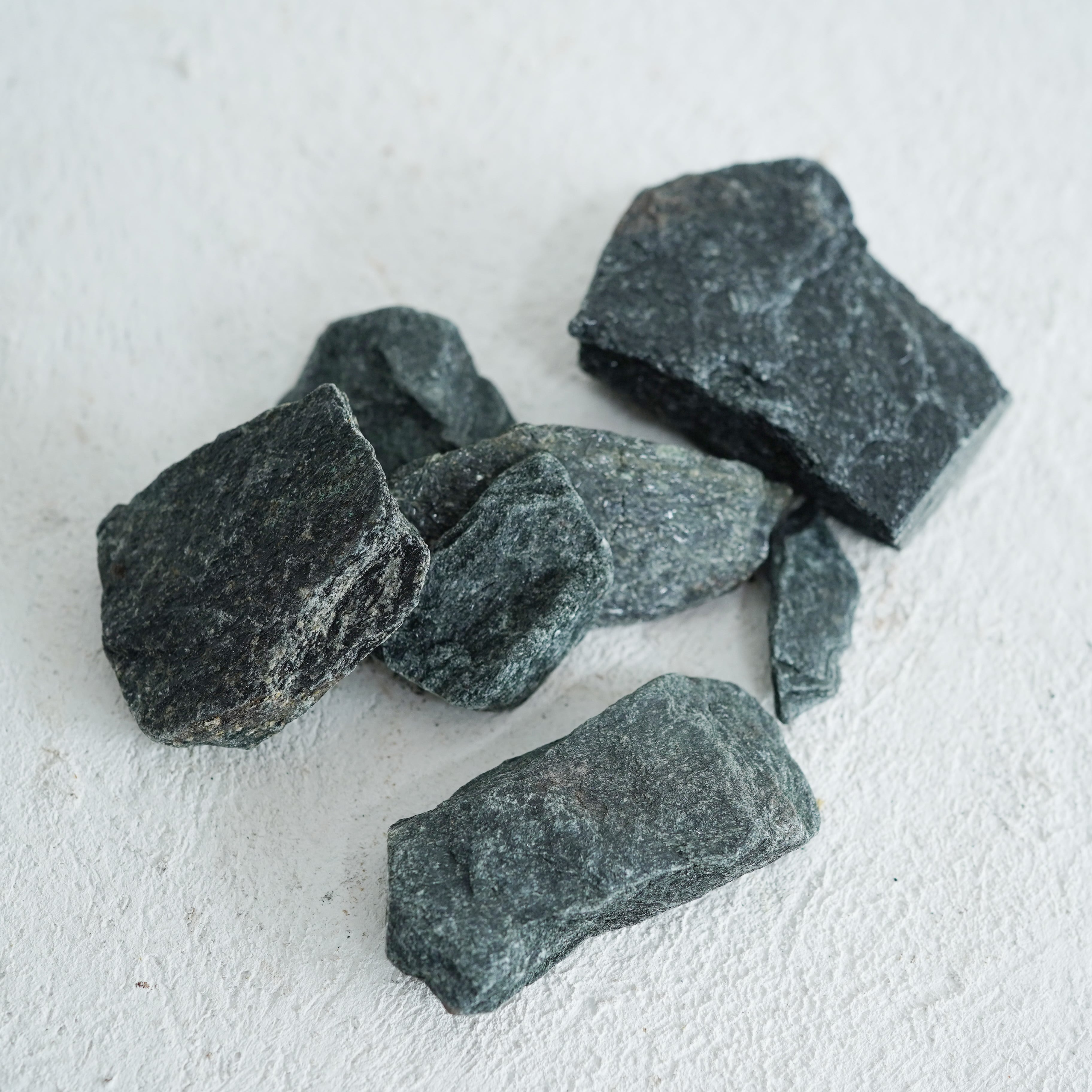 石の斧　10枚セット アキシナイト 10gセット 斧石 原石 パキスタン産 アソート