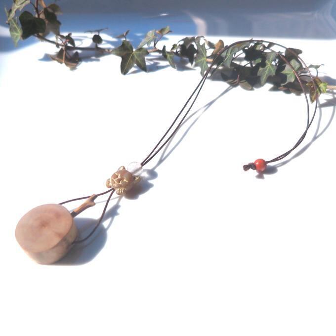 【一点物】✦⋆.八ヶ岳の森の贈り物 ✦⋆.·考える猫と桜の木とルチルクォーツのアロマボトルネックレス ⋆.·✦