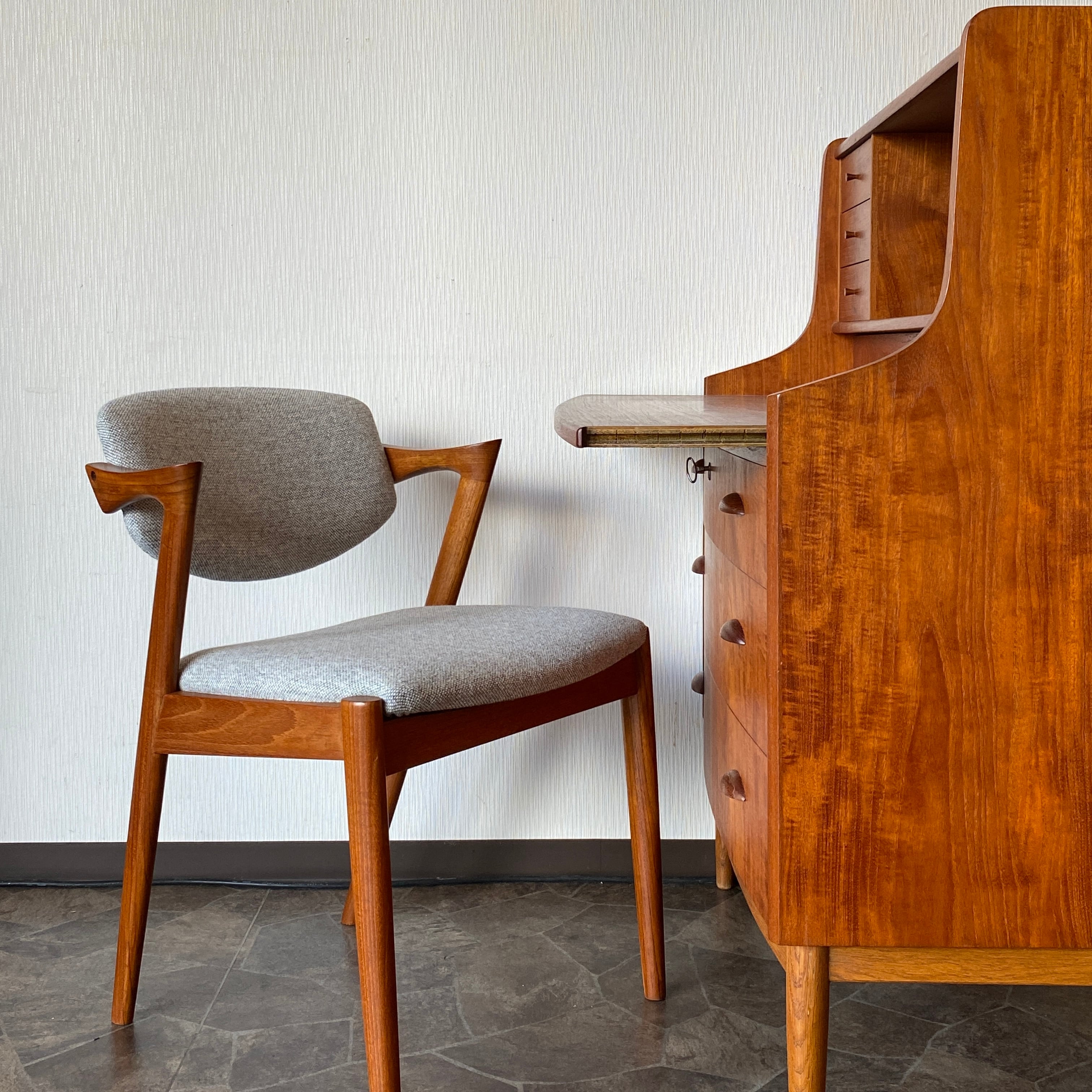 希少 デンマーク製　オールドビンテージ　ダイニングチェア　チーク材 デンマーク製 チーク×オーク材 ハーフアームチェア 北欧家具ビンテージ