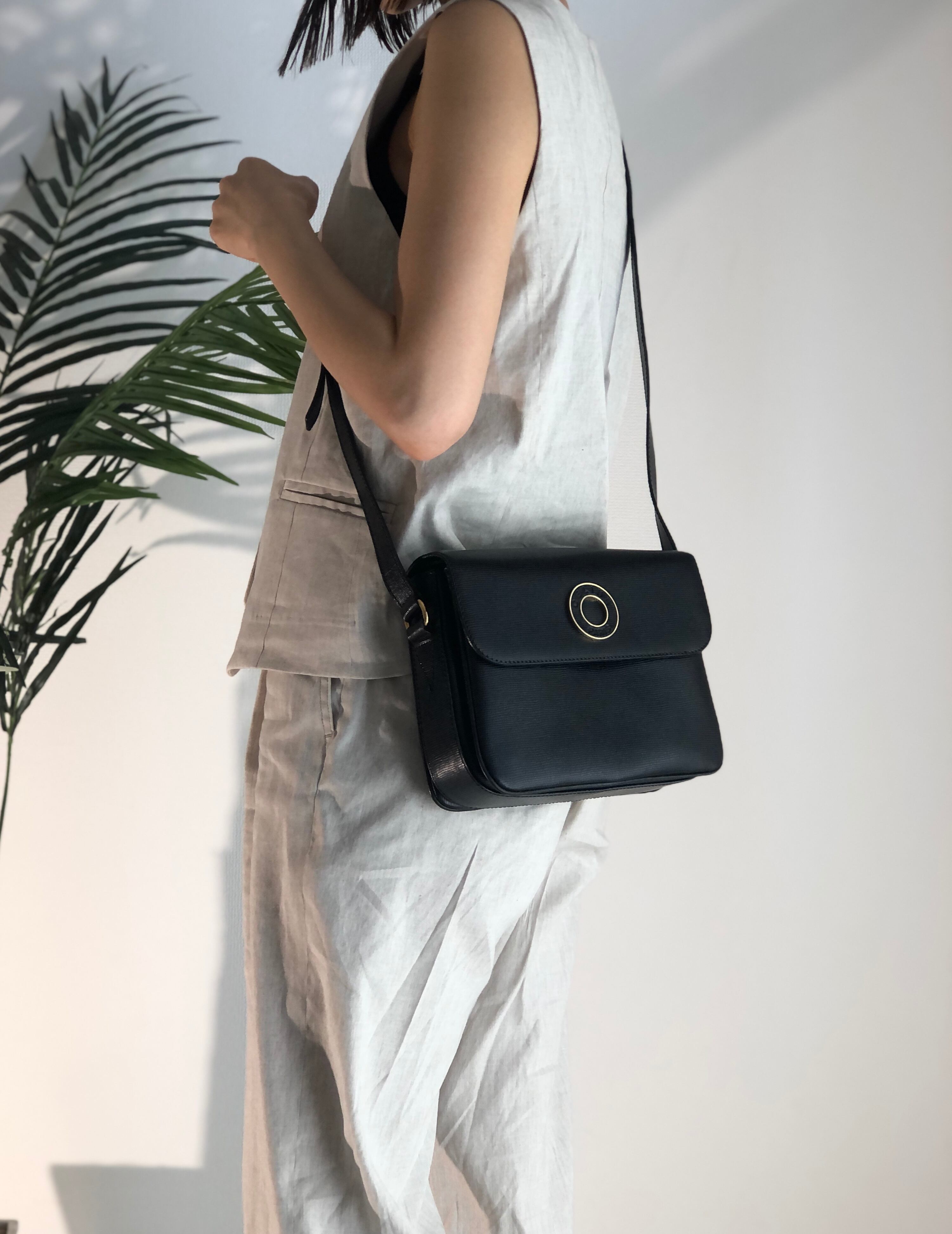 CELINE セリーヌ ロゴサークル エンボスレザー クロスボディ