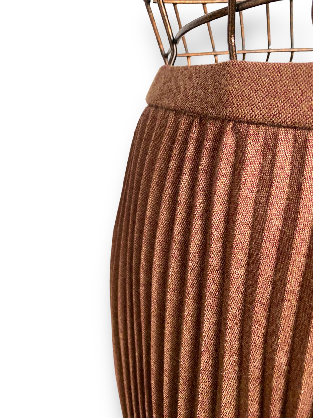 Pleated long skirt