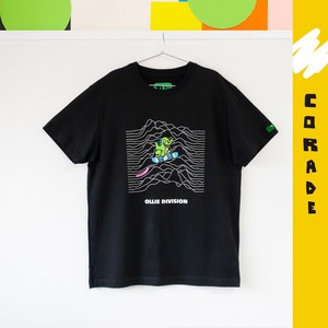 【予約販売商品】SorsorTシャツ corade22年新作 音楽の波に乗っかるスケートボード恐竜Tシャツ