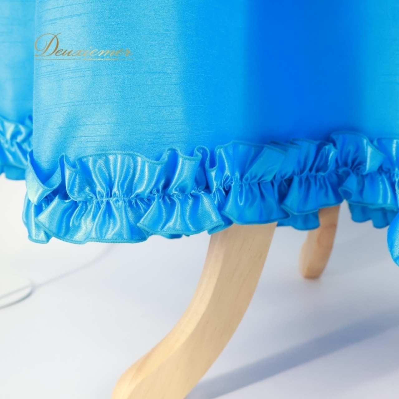 フラダンス 衣装 ワンピース ドレス ブルー系 ココエミリー 日本製 ハワイアン アロハ フラ ダンス レッスン 練習 単色 ワンカラー 光沢 フリル ノースリーブ CoCoEmily 水色 かわいい さわやか 鮮やか 華やか 上品 高級感 大人っぽい フラダンス衣装 フラダンスドレス 高級ワンピース パーティー ダンスレッスン 衣装用ドレス おしゃれ フリルデザイン ブルーワンピース ハワイ風 上品スタイル きれいな色合い