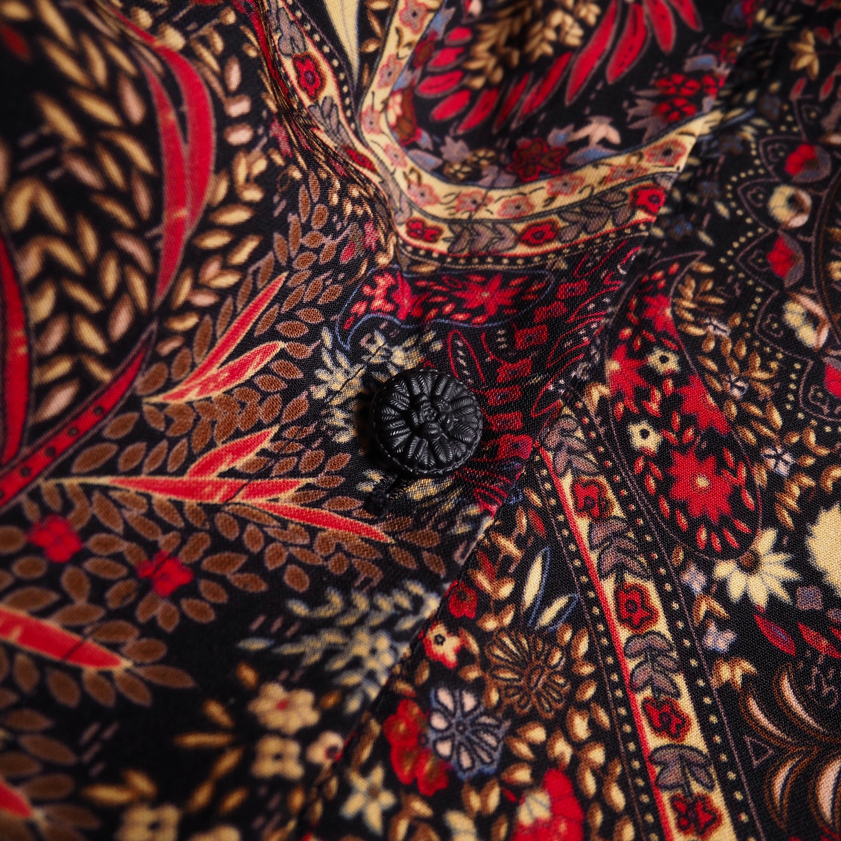 1990s Dark ethnic tribal art pattern Design vintage Drape loose shirt