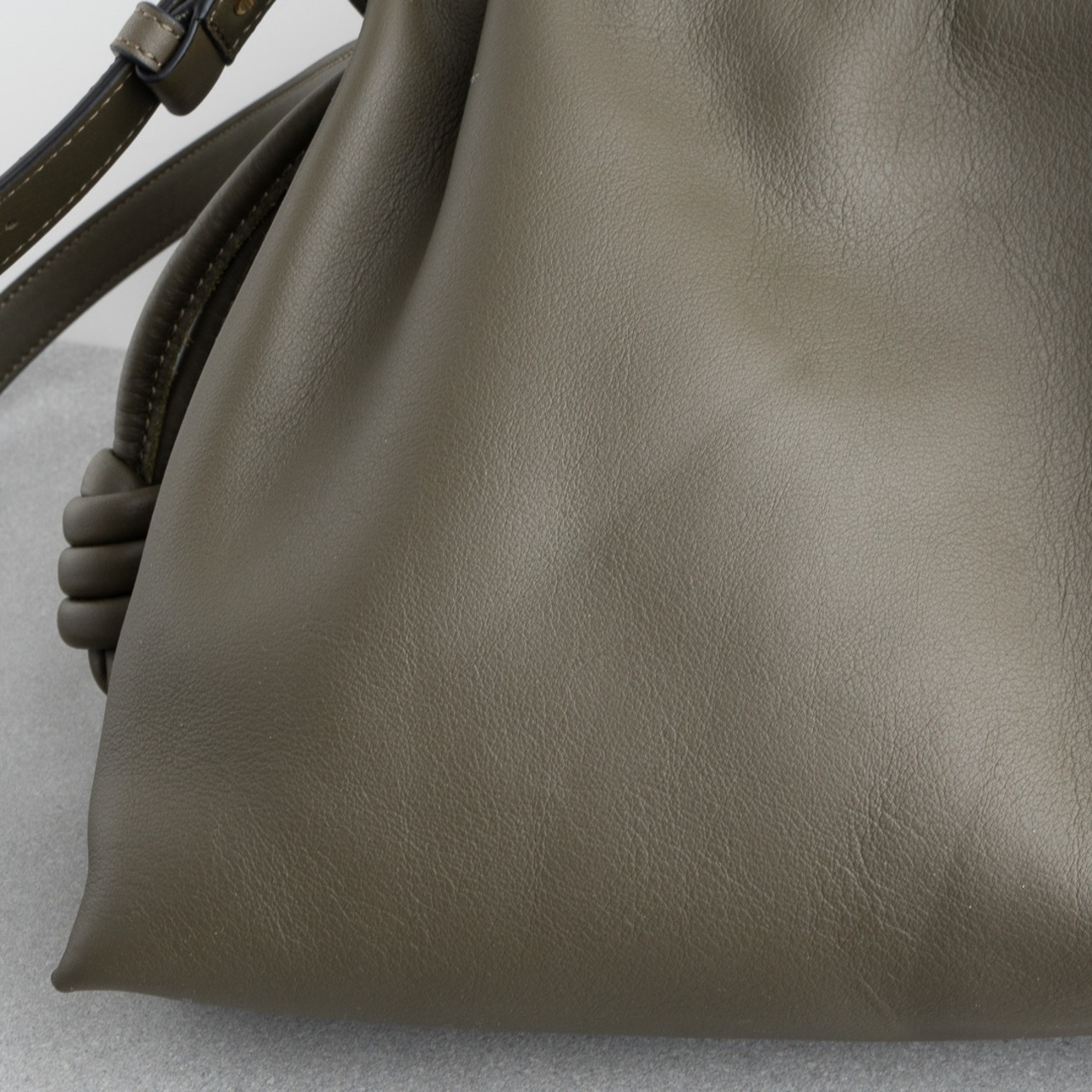 ロエベ フラメンコ クラッチ ミディアム ナパカーフスキン カーキ レザー ショルダーバッグ