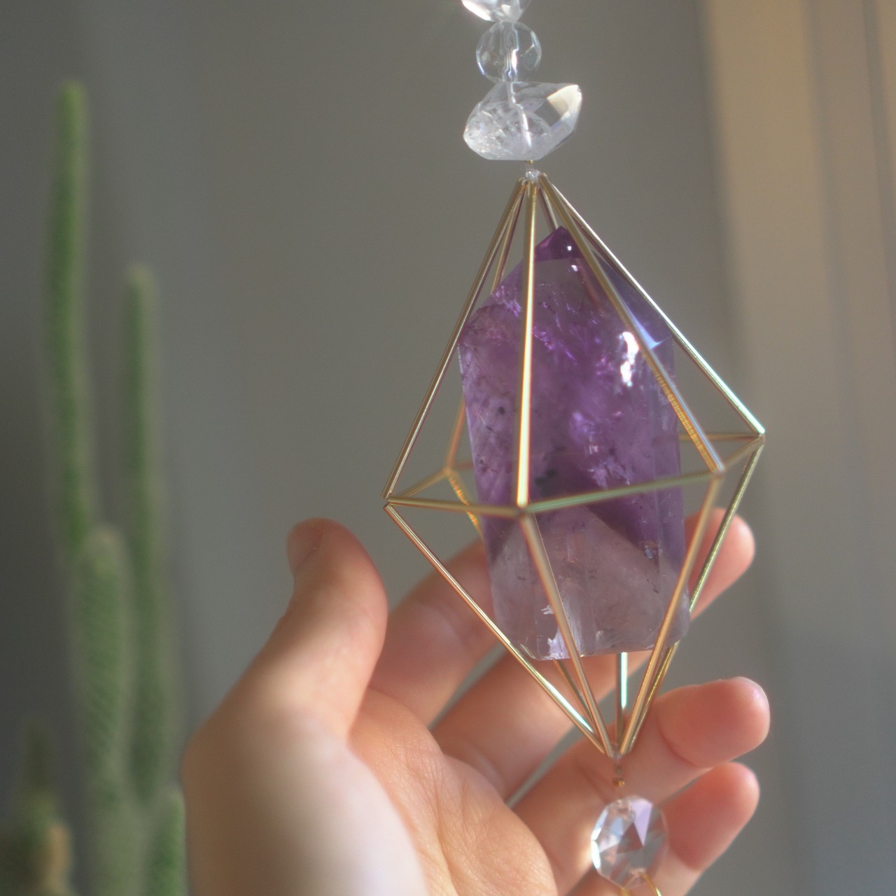 Poliahu - Hollandite in Phantom Amethyst / ジェムピラー / Gem Pillar Interior Jewelry