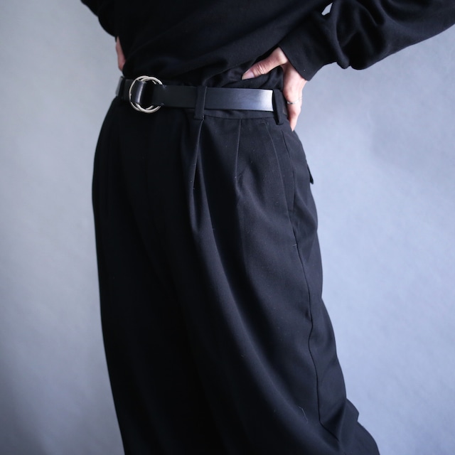 2-tuck tapered silhouette black wide slacks