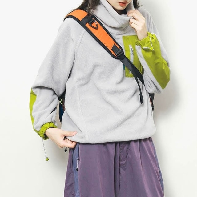 ジップポケット付き長袖ハイネックプルオーバー C00928