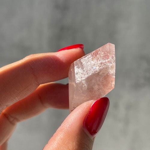 ブラジル・ディアマンティーナ産 ピンクレムリアン｜ハーフポリッシュ結晶・一点もの