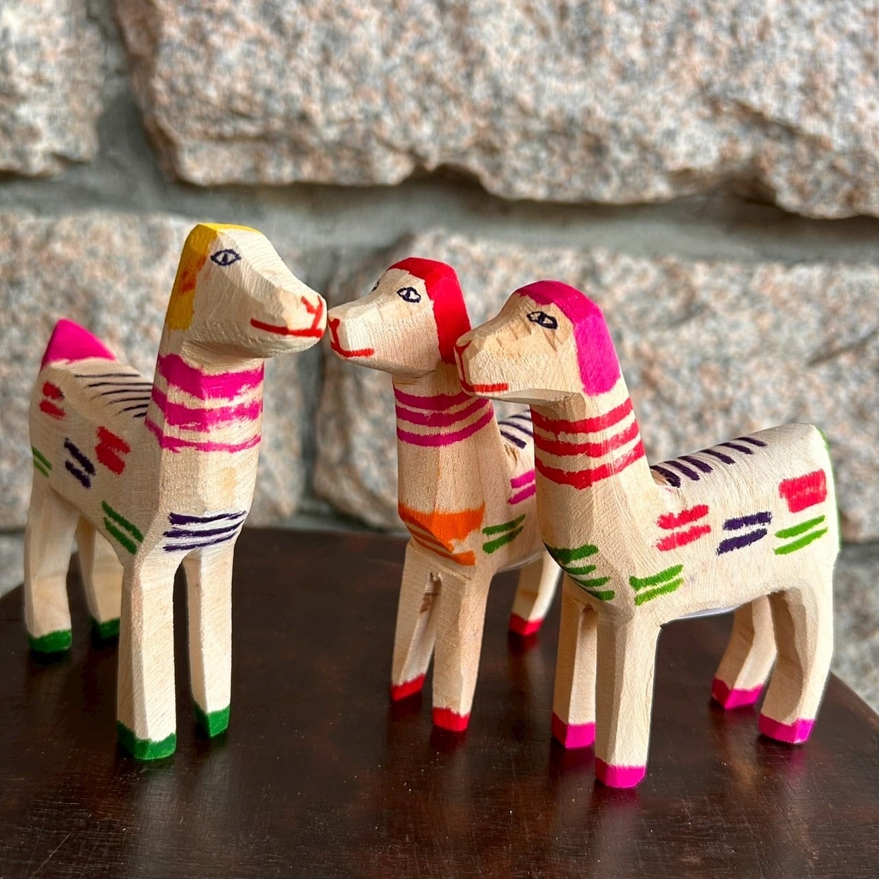 巧藝舎 ペルー ワンカイヨの木彫玩具（犬） | seribimuseumshop