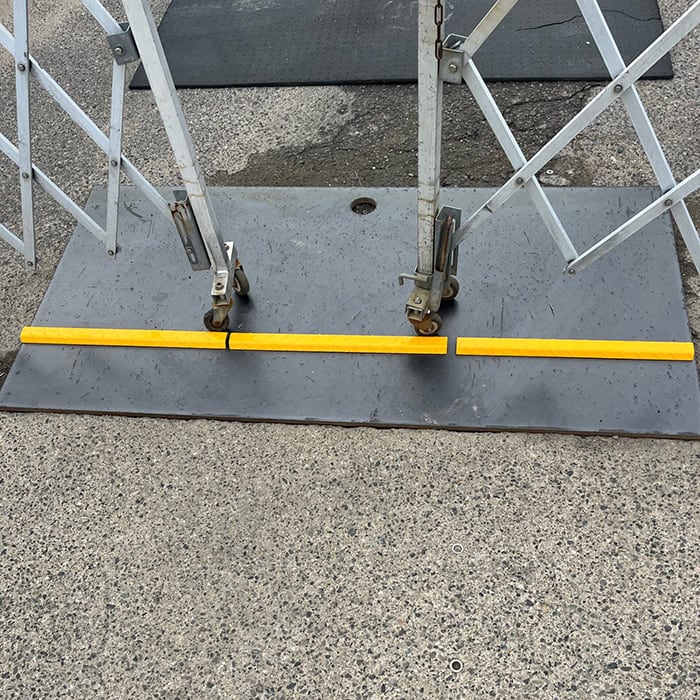 ゲートストッパー 1本 AR-2508 AR2508 敷鉄板に磁石で設置して