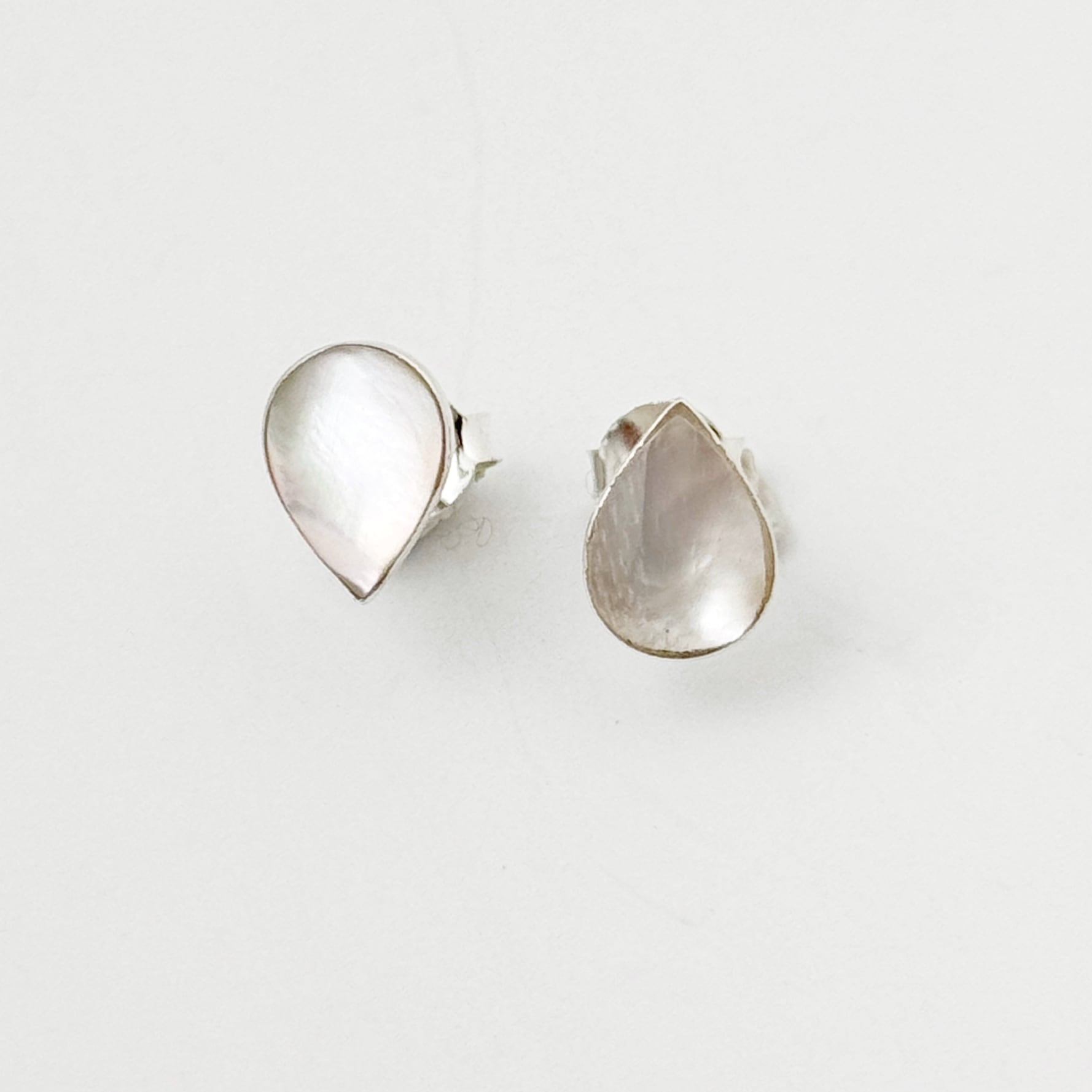 再入荷】白蝶貝 ドロップ スタッドピアス | 【公式通販】鎌倉の