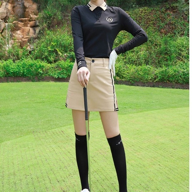 ベージュ襟トップス　ブラック