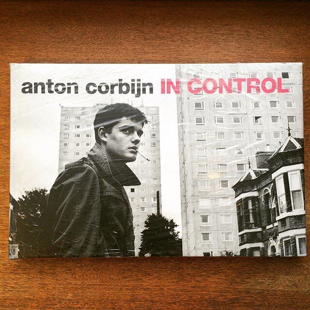 : Control In Division写真集 Joy CONTROL IN Corbijn Anton Corbijn, Books Amazon.co.uk: Anton: アート・デザイン・音楽