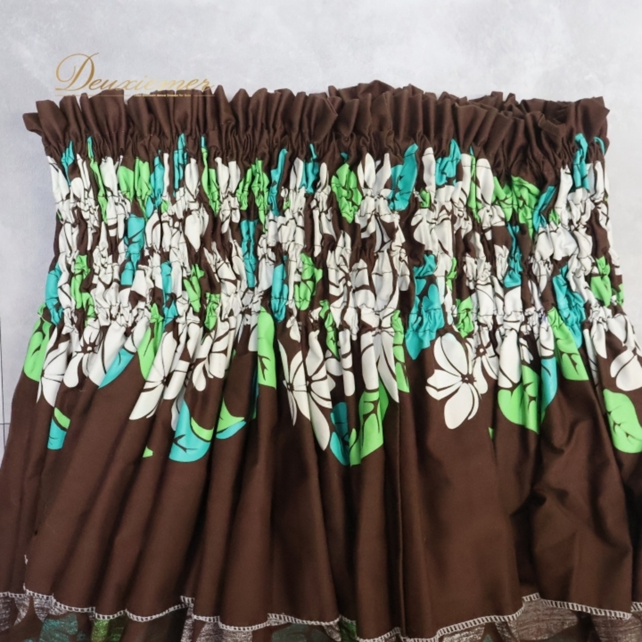 フラダンス 衣装 パウスカート ブラウン系 シングル シンプル プルメリア柄 かわいい 華やか 鮮やか 明るい 茶 白 緑 ハワイアン アロハ ハワイアンプリント フラ ダンス レッスン 練習 ホワイト系 グリーン系 大人っぽい 花柄 スカート カジュアル