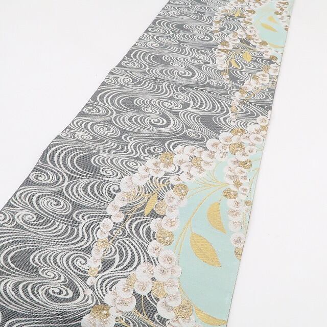 美品 まんじゅう菊 流水 着物“流水に花を活け古典を仰いで我が身を飾る 