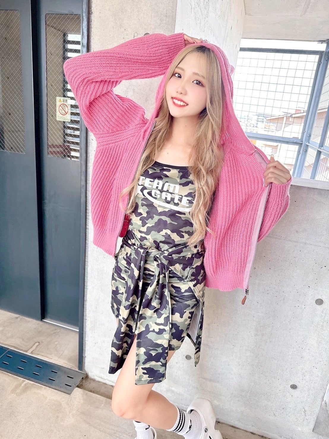 Pinkニットパーカー/韓国/レディースファッション/可愛い/おしゃれ/ラフ/カジュアル/シンプル/派手/個性/秋/冬
