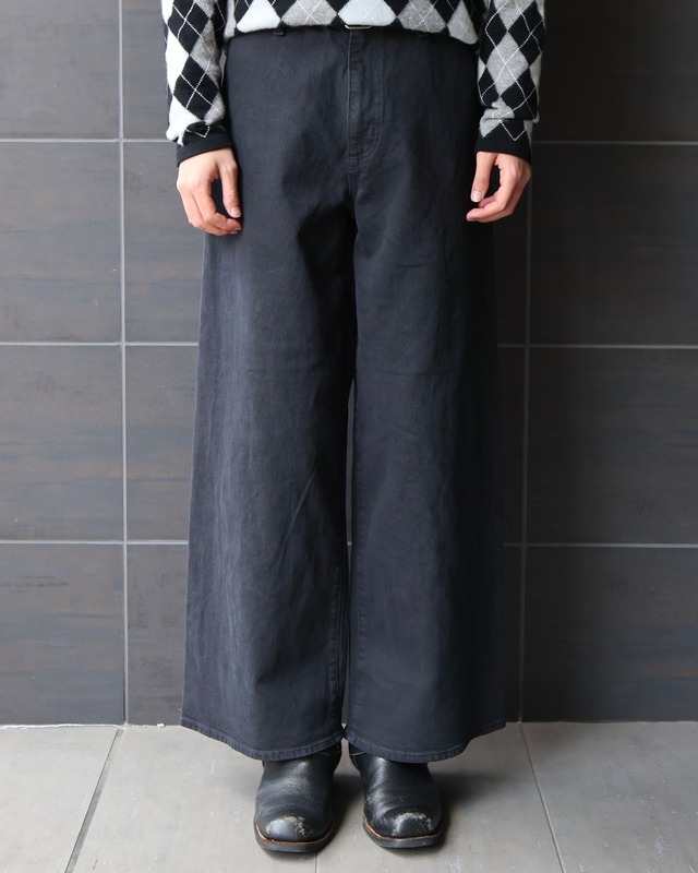 Baggy silhouette denim pants