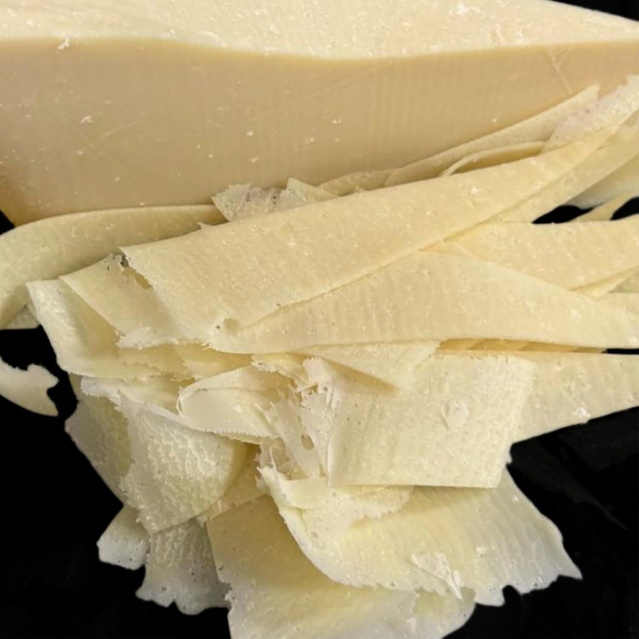 パルミジャーノ・レッジャーノ DOP 24ヶ月熟成 シェーブチーズ 5kg 業務用｜セルロース不使用・無添加   Parmigiano Reggiano DOP 24-Month Aged Shaved Cheese 5kg | Large Bulk