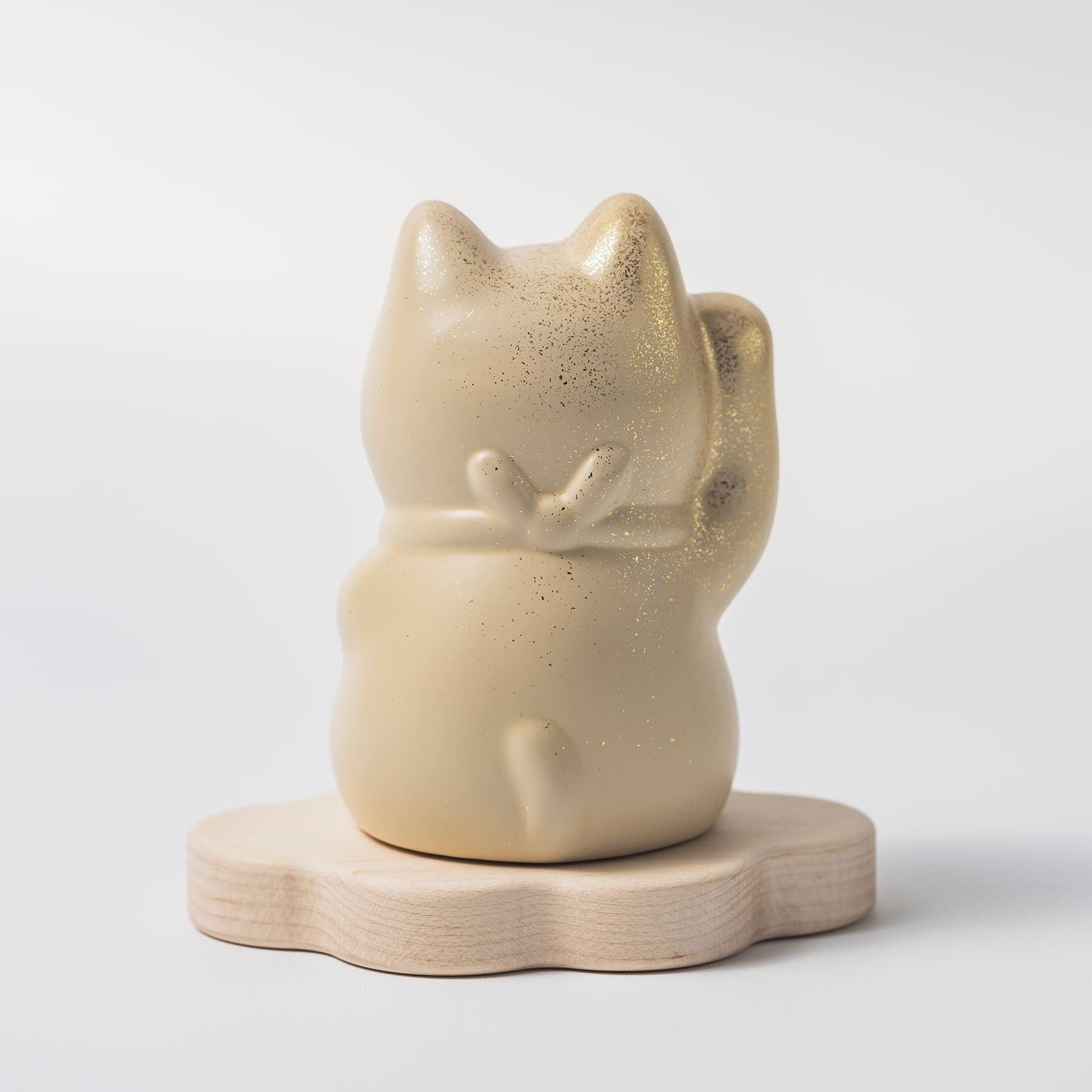 maneki maneki 】招き猫 漆 URUSHI ［ 金の右手 ］ まねき まねき