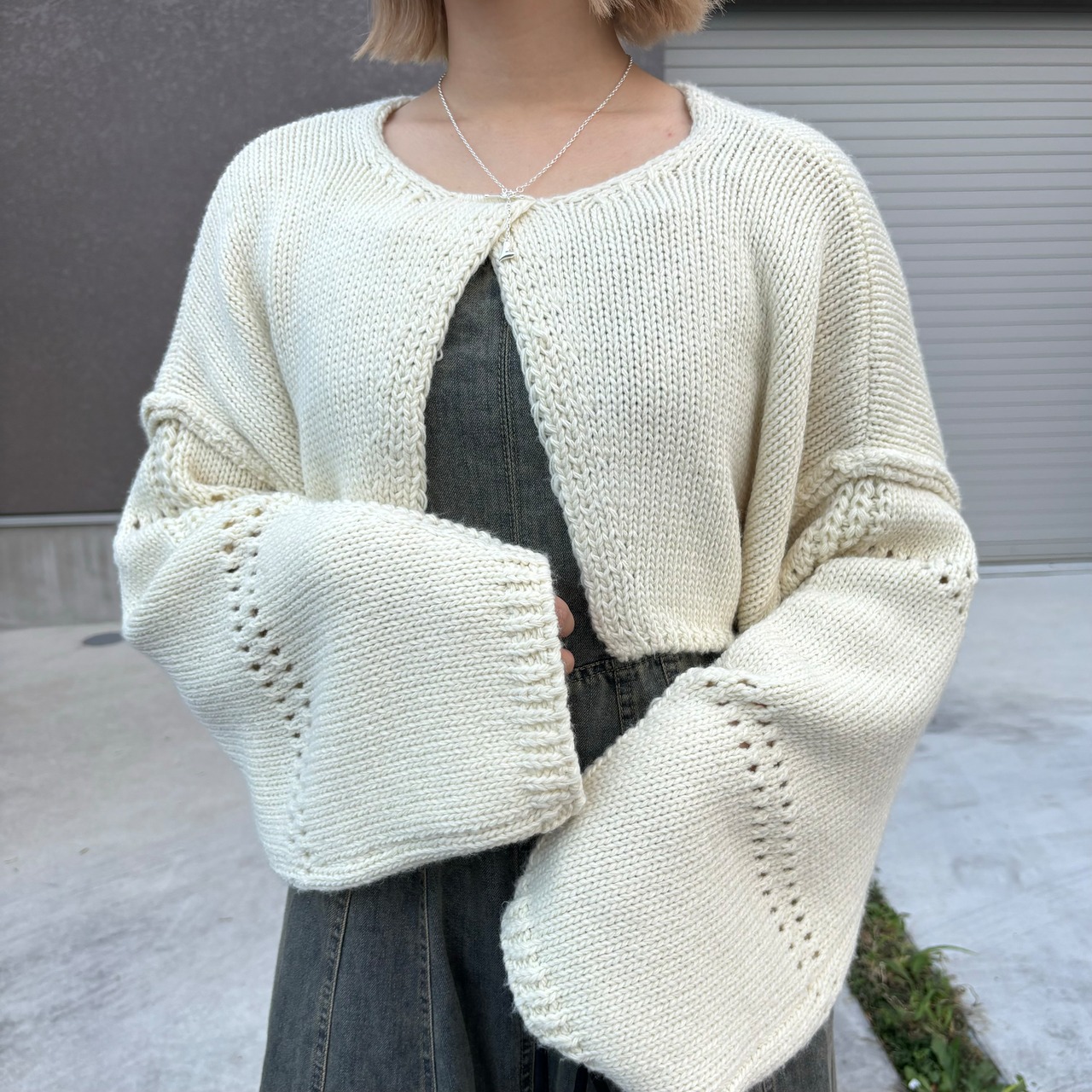Eyelet patchwork design short knit CD／white