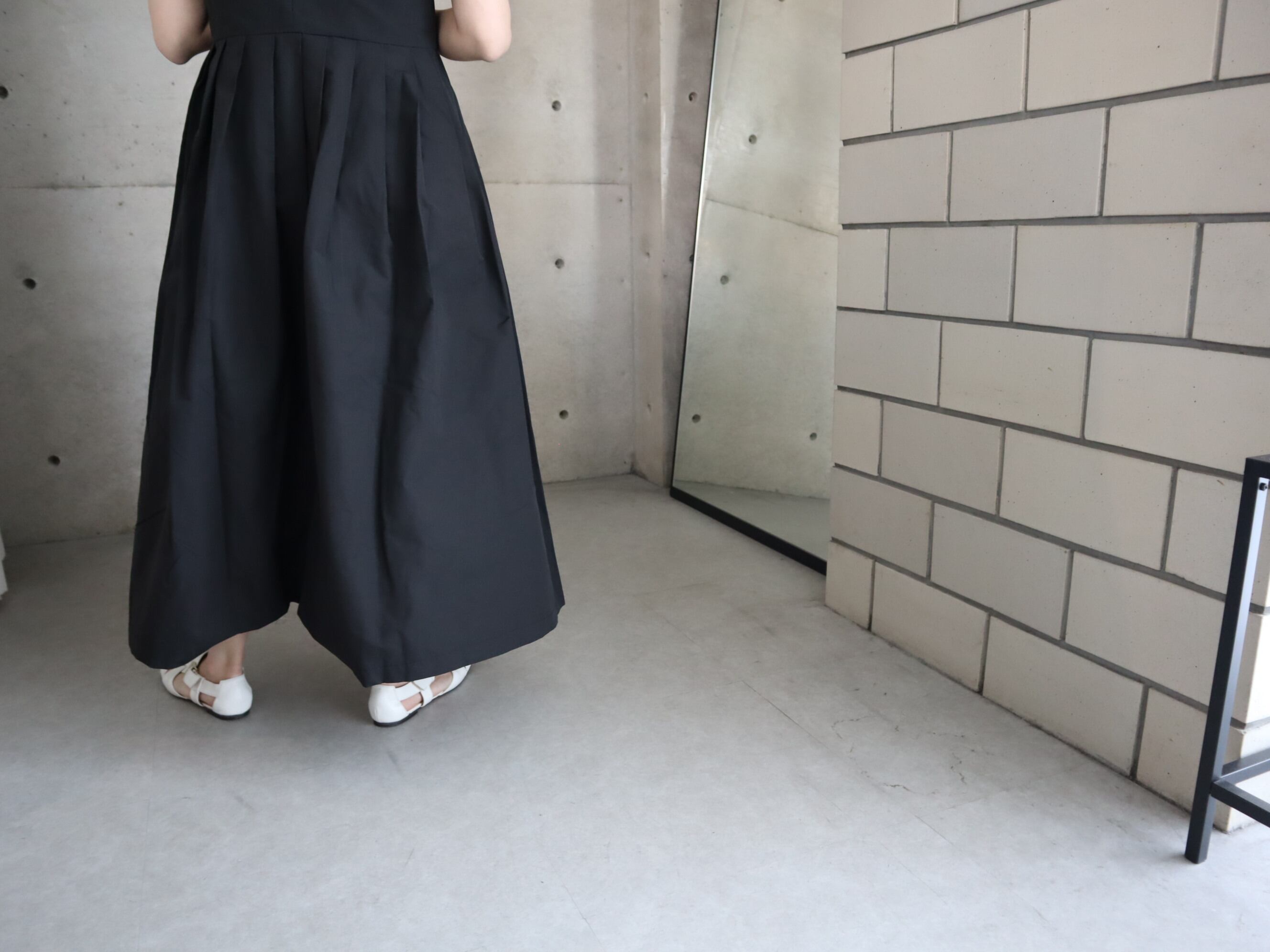 華麗 新品 ella selectshop memory tuck dress ロングワンピース - www