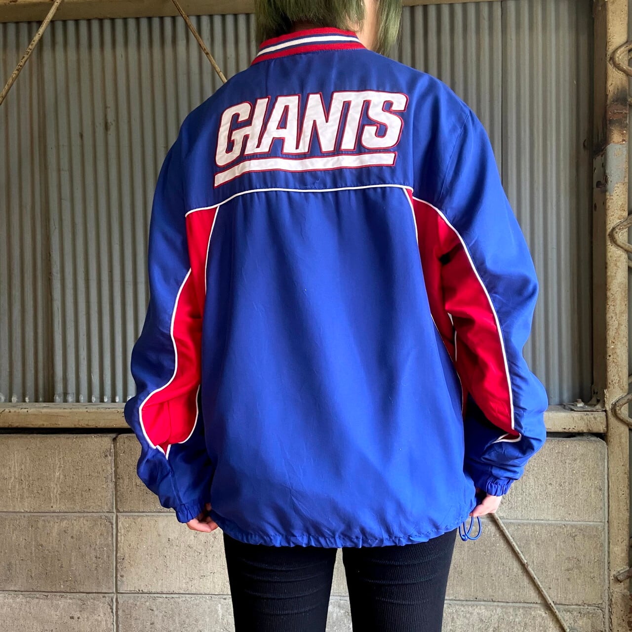 NFL ニューヨーク・ジャイアンツ プルオーバージャケット メンズL相当 古着 NEW YORK GIANTS チームロゴ刺繍 ウォームアップ ブルー  レッド 青色 赤色【ナイロンジャケット】【AL2110】 | cave 古着屋【公式】古着通販サイト