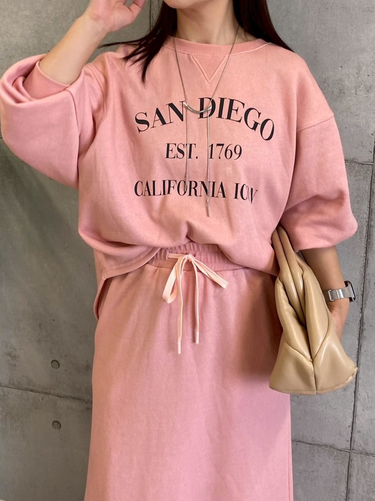 ロージー  Rosiee ビンテージ風ロゴTOPS