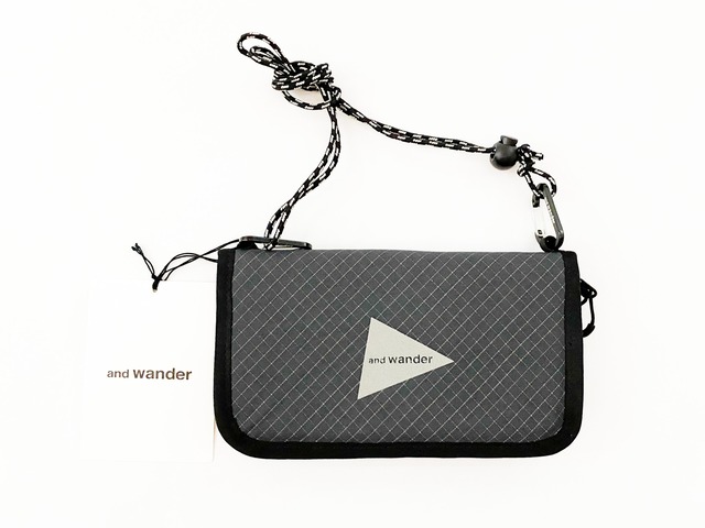 and wander(アンド・ワンダー)reflective rip pouch -  charcoal