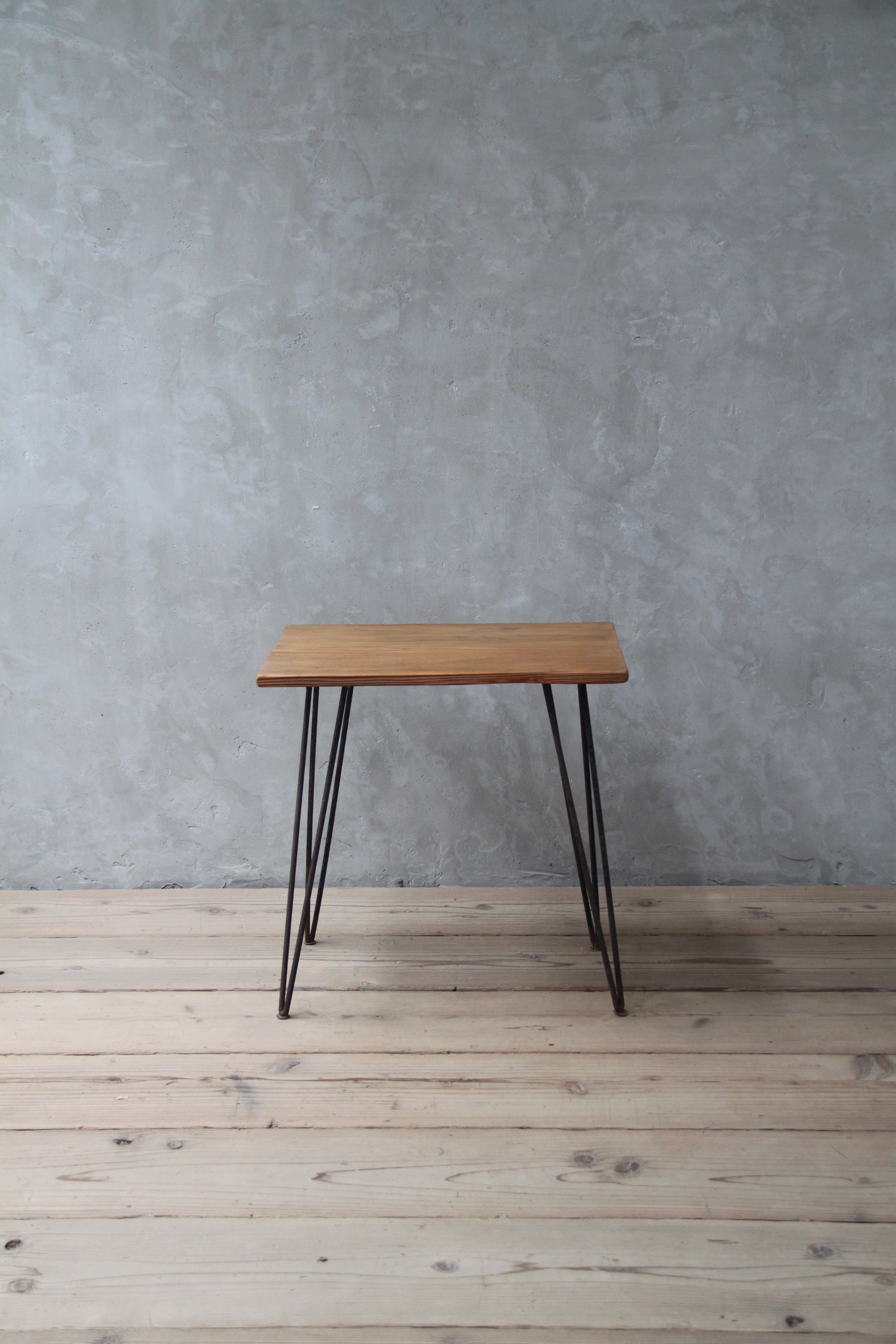 【送料無料】鉄足のテーブル 古家具/古道具/アンティーク/テーブル/無垢材/鉄足/展示台/ローテーブル