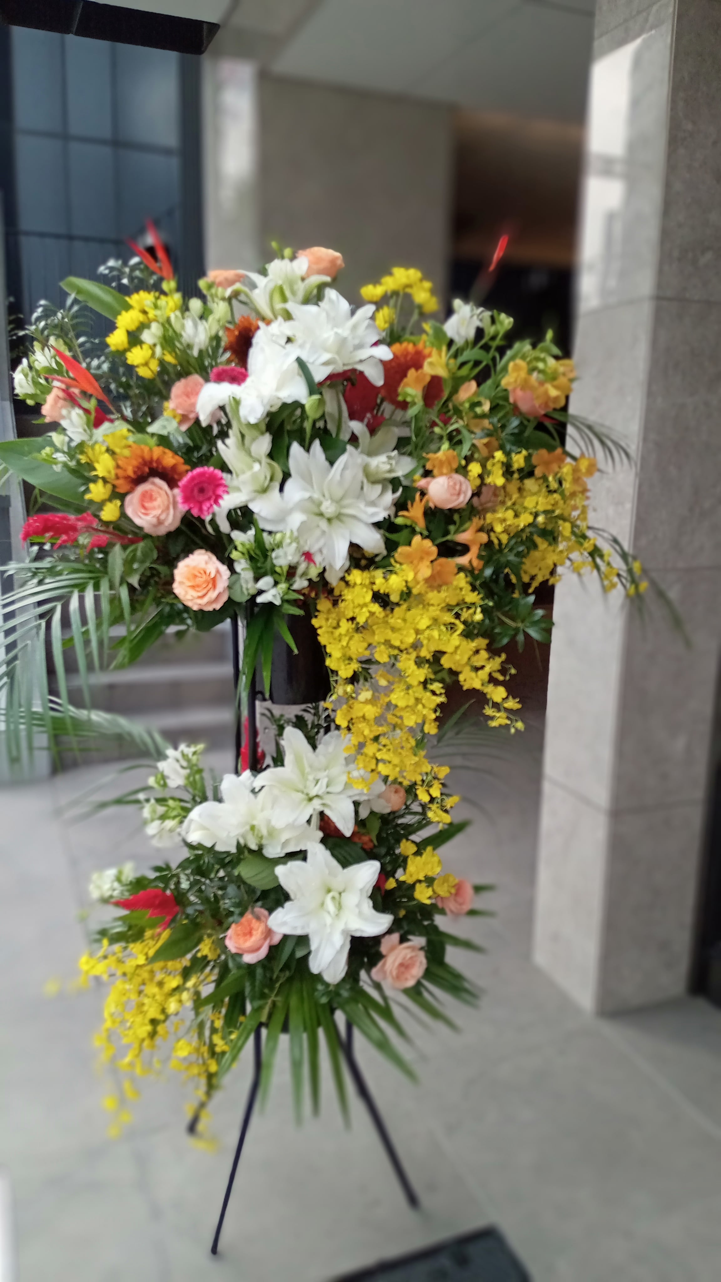 スタンド花「黄色オレンジミックスカラースタンド2段」お祝い花
