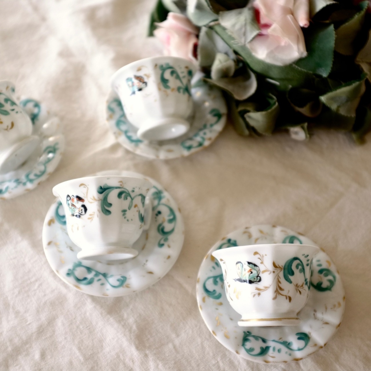 ラスト フランス 19世紀 エメラルドと蝶々と手彩色カップ&ソーサー パリ窯 アンティーク