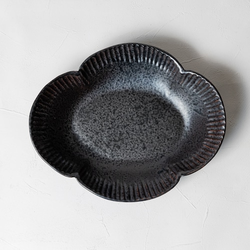 ［石渡 磨美 ］1　耐熱皿木瓜深皿L（黒錆）